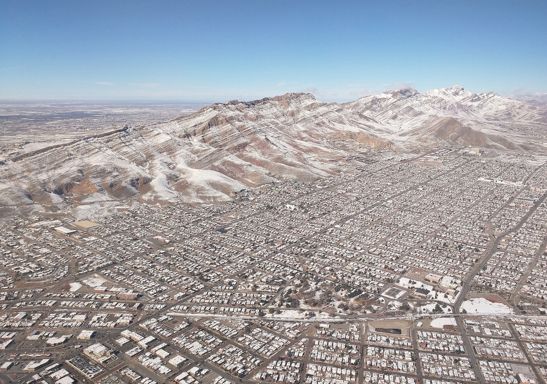 El Paso neighborhoods below the Franklin Mountains